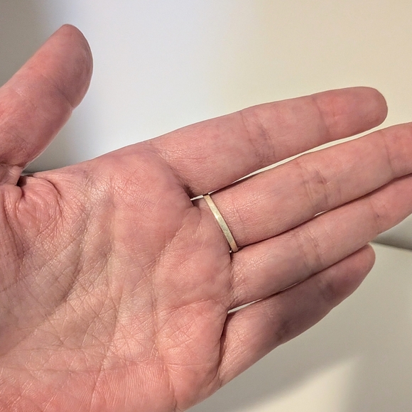 Elegant Silver and Gold Floral Ring - Picture 4 of 6